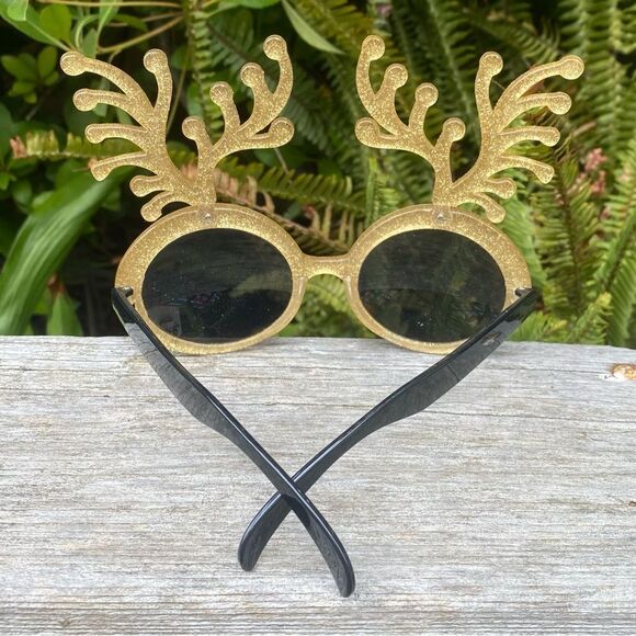 Lot of (4) Four Fun Various Colors & Shapes Sunglasses. Party Celebration - Picture 9 of 9